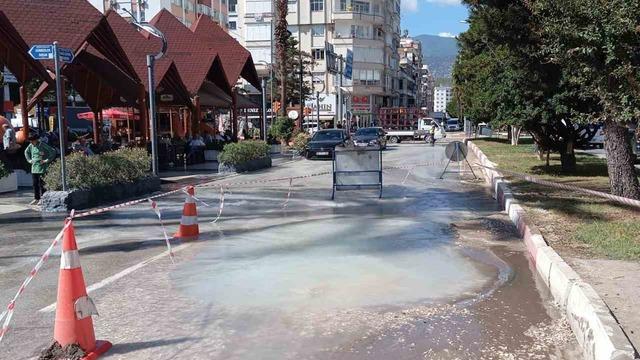 Kumluca’da içme suyu borusu 1 ayda 5 kez patladı