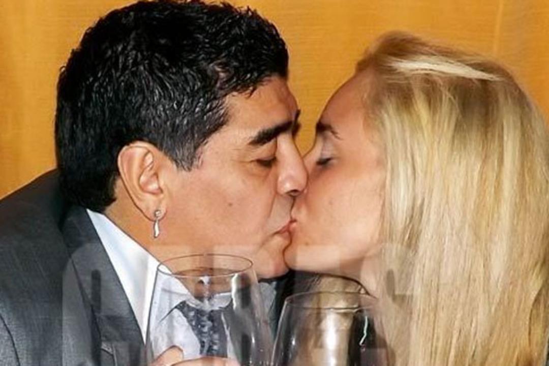Maradona'nın aşk fotoğrafları olay yarattı