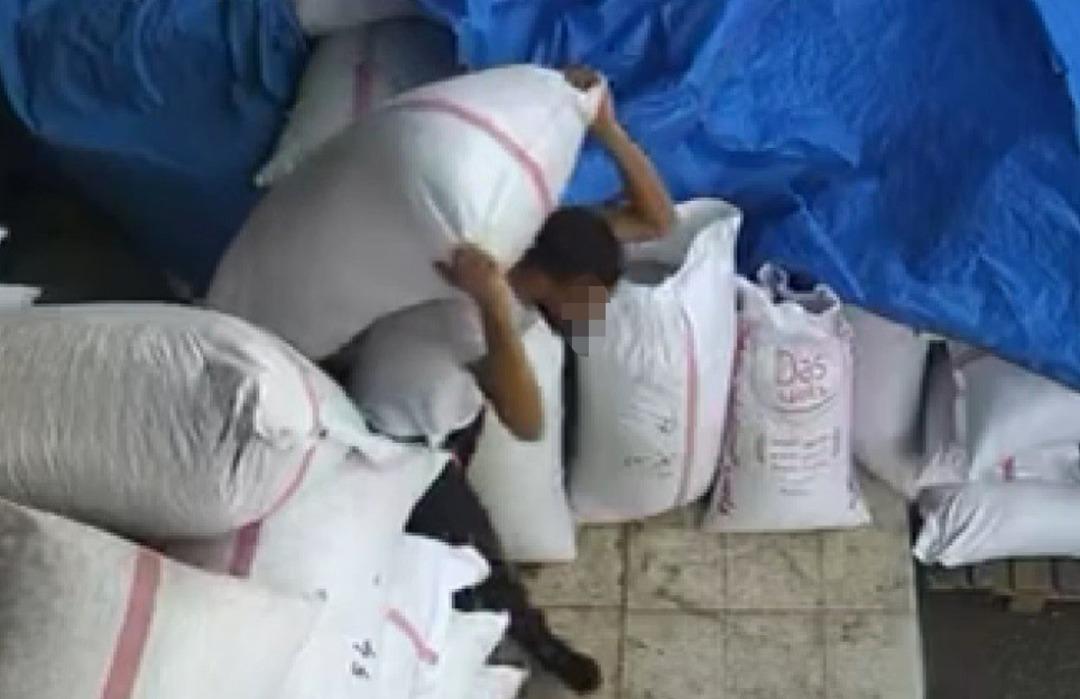 450 bin TL kayıplara karıştı! 7 çuvalı tek tek taşıdı 2