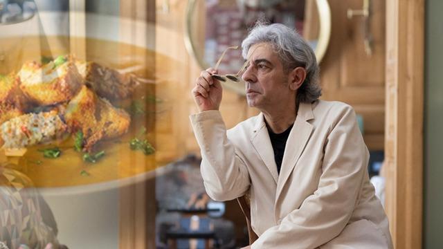 Sosyal medya ikiye bölündü! Okan Bayülgen yeni tartışmanın fitilini ateşledi: Mercimek çorbasına un girer mi, girmez mi?