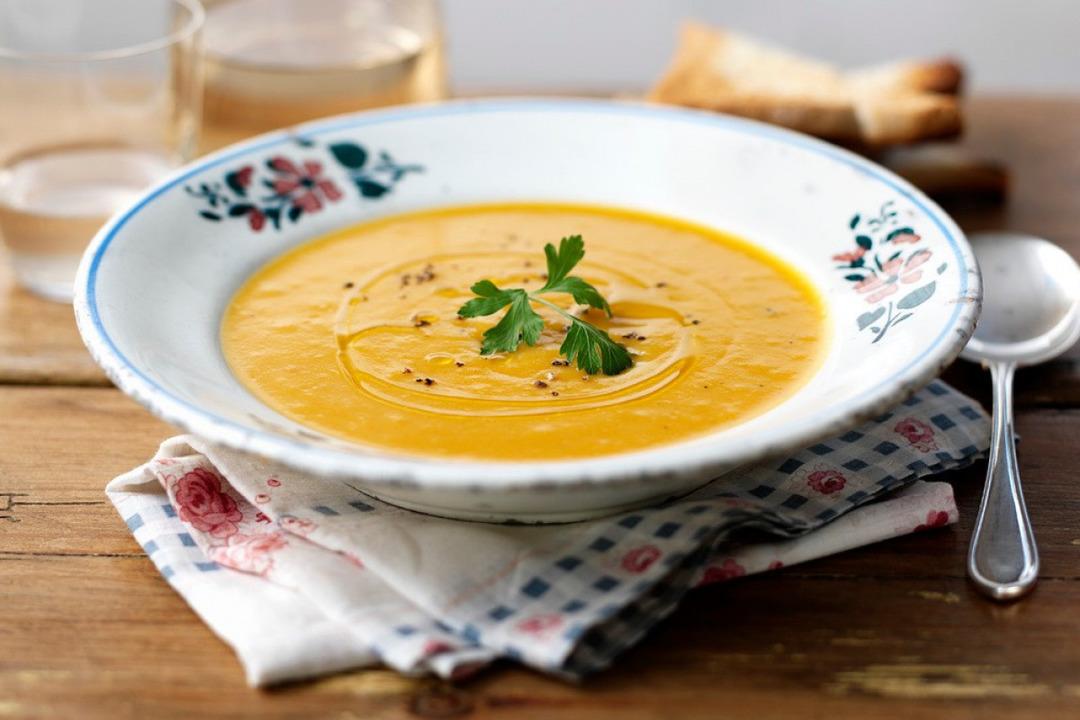 Sosyal medya ikiye bölündü! Okan Bayülgen yeni tartışmanın fitilini ateşledi: Mercimek çorbasına un girer mi, girmez mi? 1