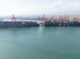 Kapasitesi artırılan Mersin Limanı'nın yeni terminaline 400 metrelik gemi yanaştı