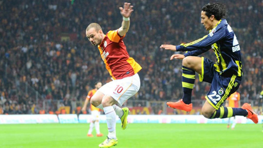 Bruno Alves, aynı hareketi Sneijder'e yapmış