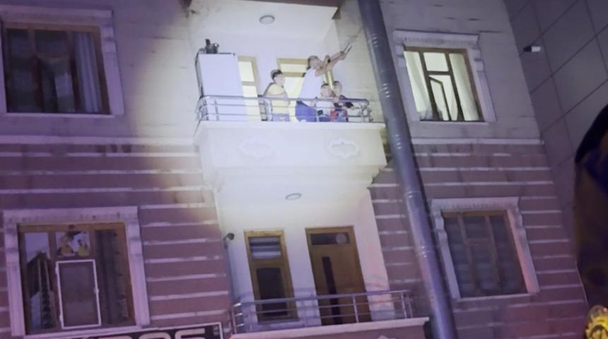 Yer: Aksaray! Çocukları rehin aldı, feryatları yürekleri dağladı: 'Anne ne olur gel'