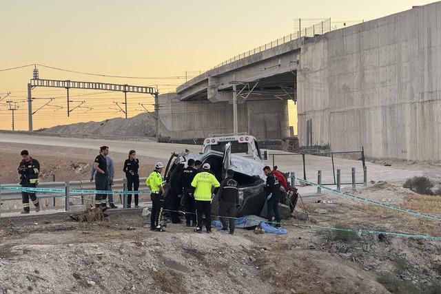 Konya da devrilen otomobildeki 1 kişi öldü, 1 kişi yaralandı 1