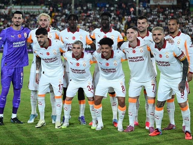 Eski kulübünün etkinliğinde Galatasaray'a küfrettiler! Yıldız isim taraftarlarla birbirine girdi