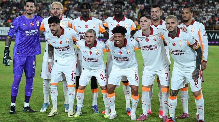 Eski kulübünün etkinliğinde Galatasaray'a küfrettiler! Yıldız isim taraftarlarla birbirine girdi