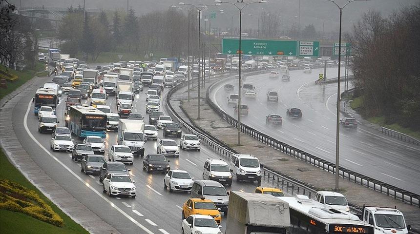 İstanbul'da trafik kilitlendi: Yoğunluk yüzde 90!