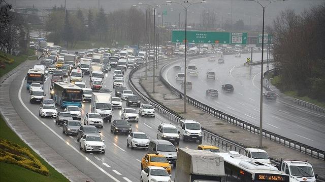 Okullar bu sabah açıldı, İstanbul trafiği yine yüzünü gösterdi