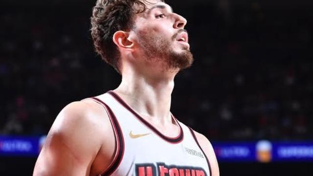 Alperen Şengün aşka geldi! Model sevgilisiyle dudak dudağa pozlar...  