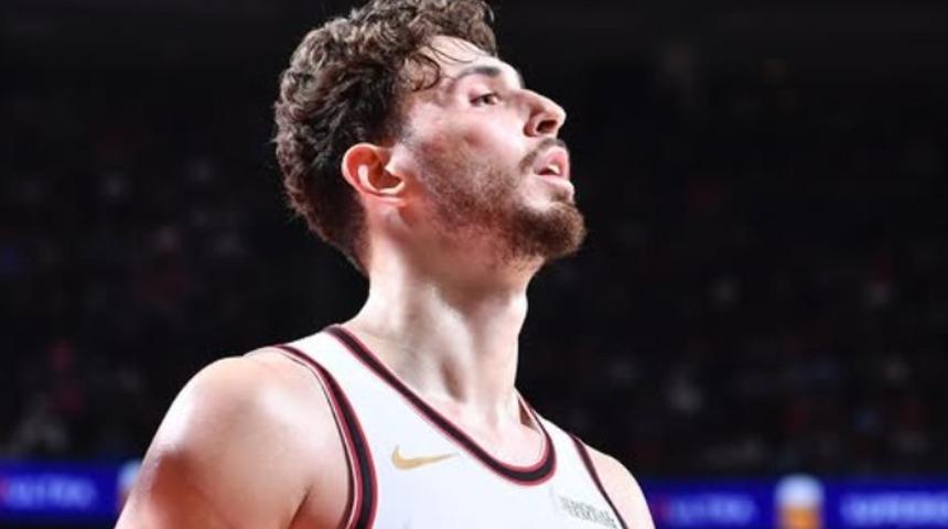 Alperen Şengün aşka geldi! Model sevgilisiyle dudak dudağa pozlar...  