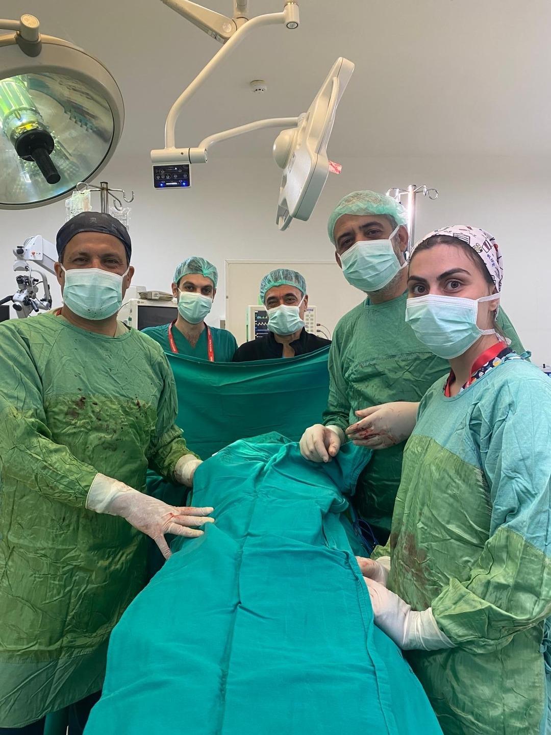 Her şey geçmeyen öksürükle başladı... Tıpta ender rastlanıyor: Dev tümör ameliyatla çıkarıldı! 1