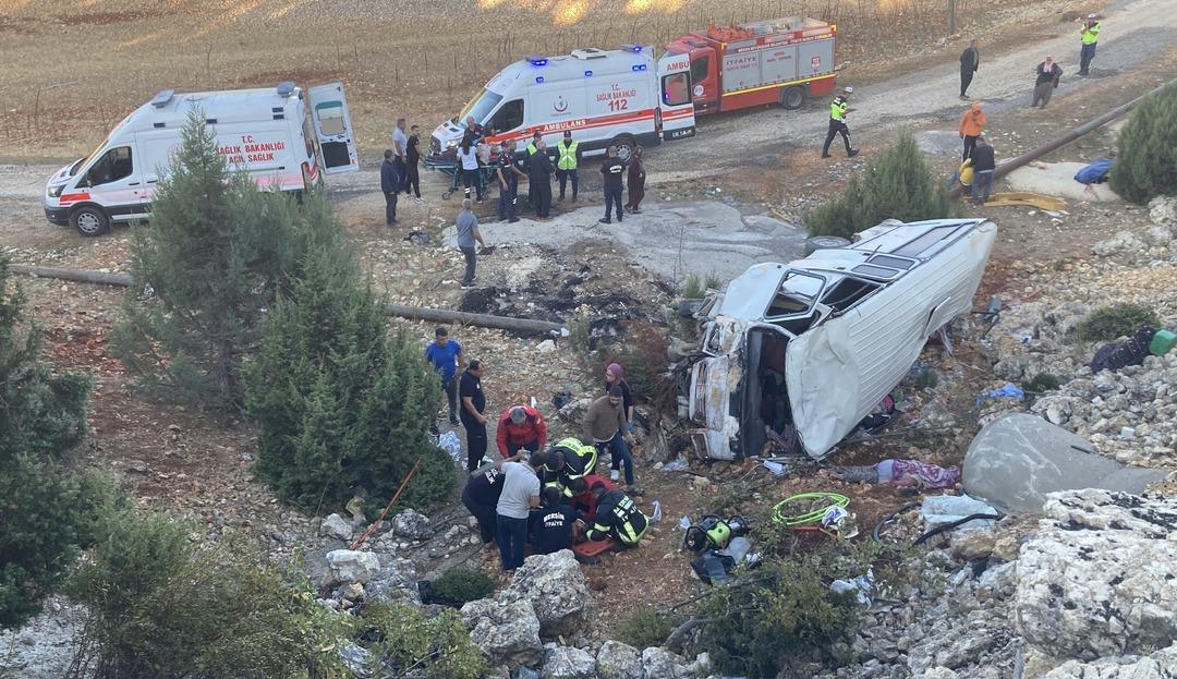 Son dakika! Mersin de katliam gibi kazada kahreden detay! 4 kişi öldü, 19 yaşındaki sürücü ehliyetsiz çıktı 9