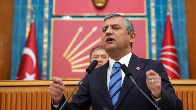 2026 asgari ücret zammı için yüzde 20 iddiası! 26 bin TL mi olacak? Erdoğan'ın açıklamasını işaret etti, Özgür Özel rakam verdi