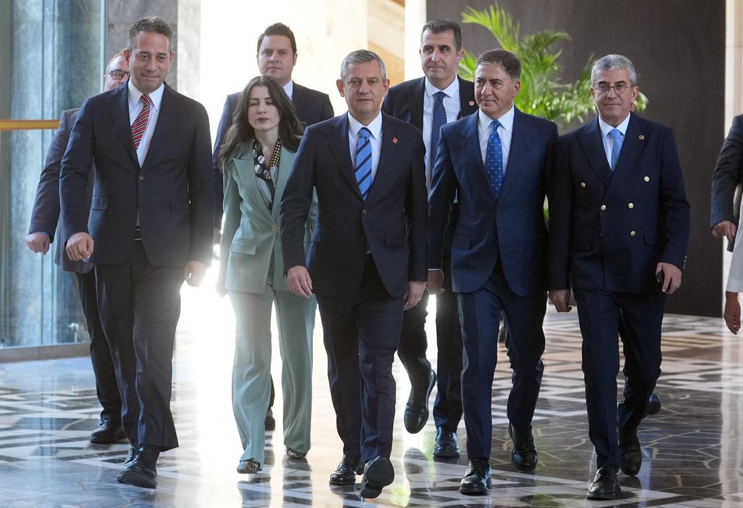 2026 asgari ücret zammı için yüzde 20 iddiası! 26 bin TL mi olacak? Erdoğan ın açıklamasını işaret etti, Özgür Özel rakam verdi 1
