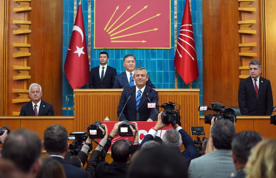 2026 asgari ücret zammı için yüzde 20 iddiası! 26 bin TL mi olacak? Erdoğan ın açıklamasını işaret etti, Özgür Özel rakam verdi 2