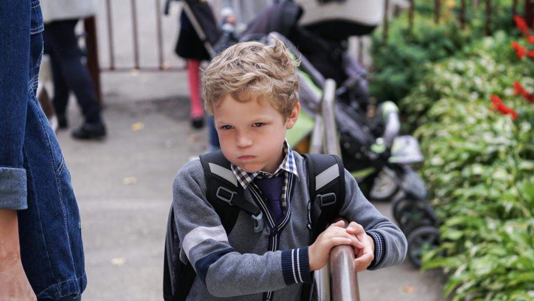 Çocuğunuz okula gitmek istemiyorsa nasıl davranmalısınız? Bu davranışlara dikkat! Uzmanlar uyarıyor: "Çocuklar isyan etmiyor, kaygı duyuyor olabilir" 1