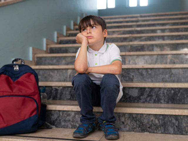 Çocuğunuz okula gitmek istemiyorsa nasıl davranmalısınız? Bu davranışlara dikkat! Uzmanlar uyarıyor: "Çocuklar isyan etmiyor, kaygı duyuyor olabilir"