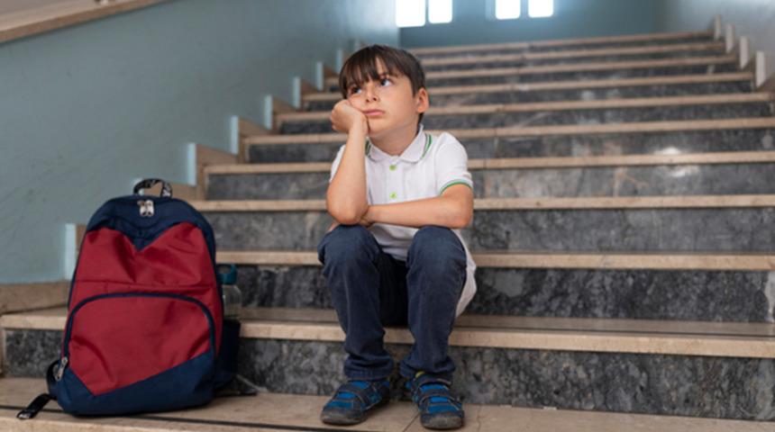 Çocuğunuz okula gitmek istemiyorsa nasıl davranmalısınız? Bu davranışlara dikkat! Uzmanlar uyarıyor: "Çocuklar isyan etmiyor, kaygı duyuyor olabilir"