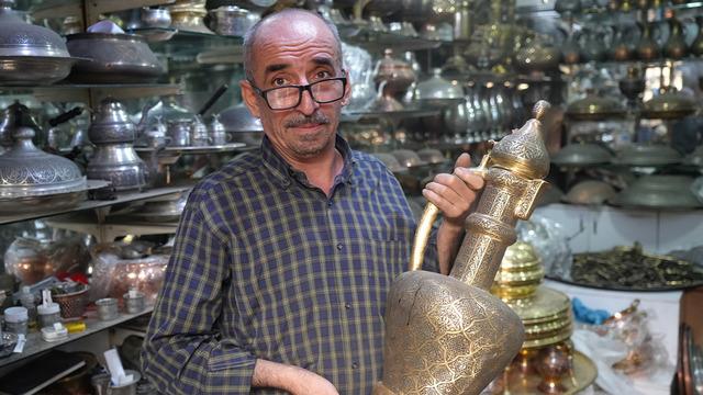 Tanesi 100 Bin TL: El işçiliğiyle ilmek ilmek işlenen bakır ibrikler! “Çeşm-i Bülbül” dünyadan ilgi görüyor!