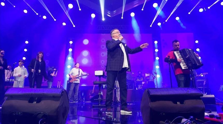 Balkan müziğinin efsanesi Halid Bešlić hayatını kaybetti