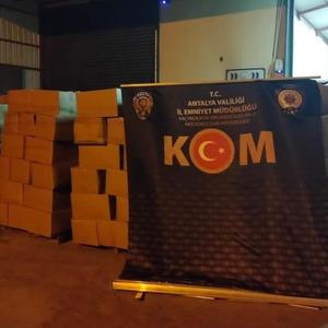 Antalya'da çok sayıda kaçak ürün ele geçirildi