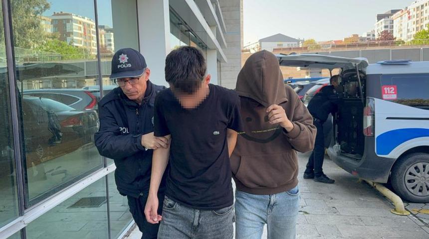 Mağazalardan giyim eşyası çalan 2 kişi yakalandı