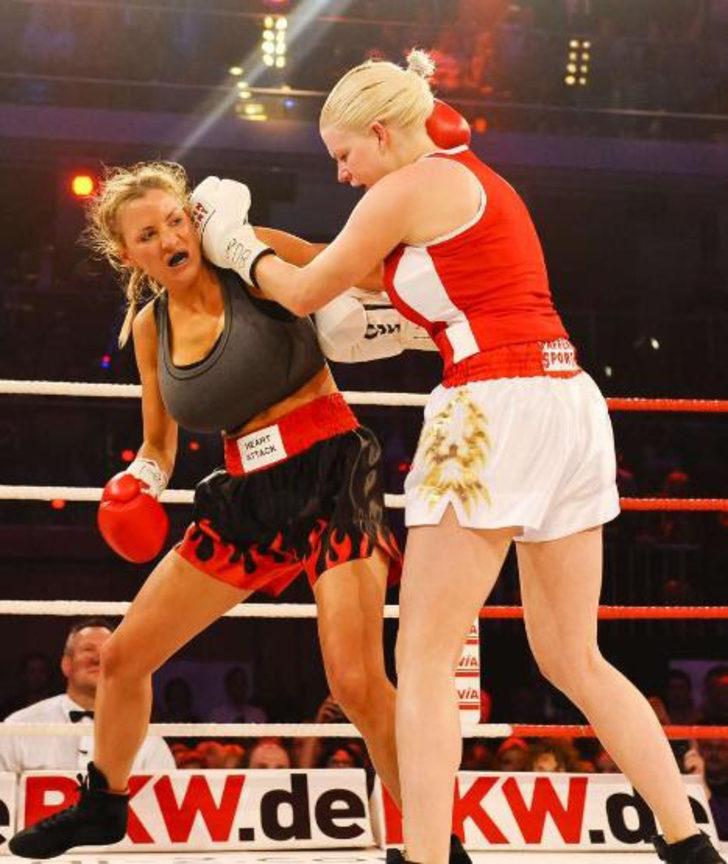 Boks yaparken göğüsleri patlayacaktı G2