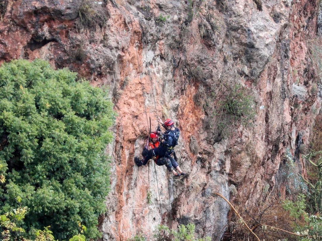 Yer: Antalya... Mahsur kaldığı falezlerden kurtarıldı, gazetecilere saldırdı 1