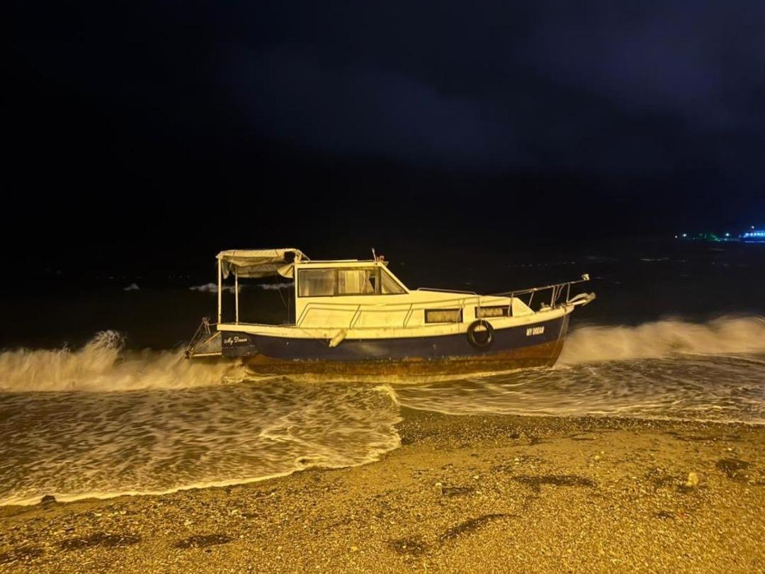 Erdek te şiddetli lodos etkili oldu: Tekneler sürüklendi 2
