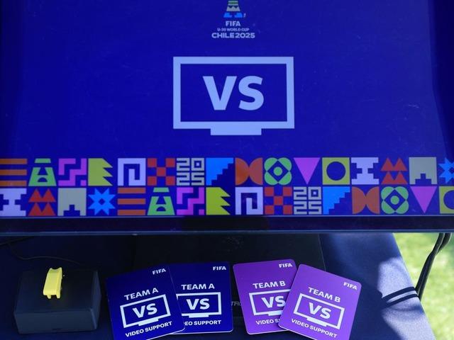 Futbol dünyasının yeni kartı; Yeşil kart! İlk kez denendi