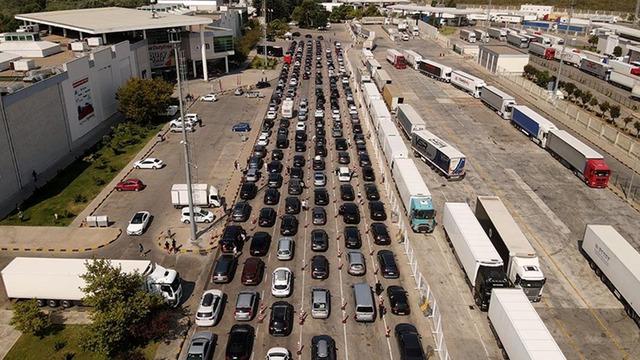 Ödemeden çıkışına izin verilmeyecek! Resmi Gazete'de yayımlandı... Yabancı plakalı araçlara yeni düzenleme
