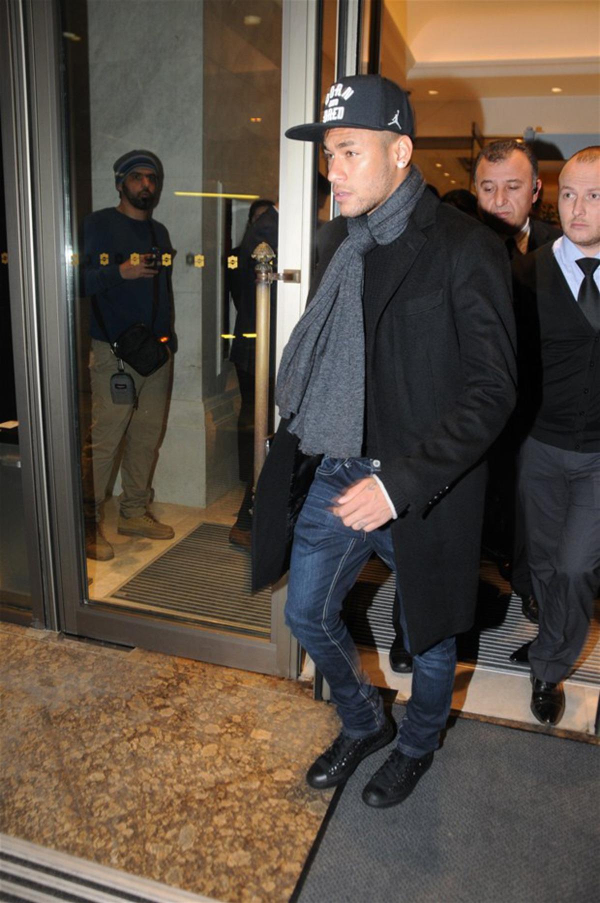 Arda'dan Neymar'a ilgin&ccedil; hediye