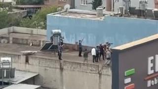 Ailesini rehin alıp polislere saldırdı! Her şeyin sebebi uyuşturucu bağımlılığı çıktı...