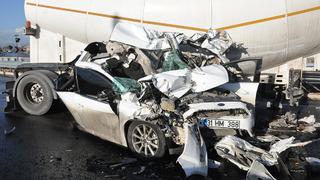 Araç kağıt gibi ezildi ama bu detay herkesi sevindirdi! Mersin’deki kazadan mucize kurtuluş…