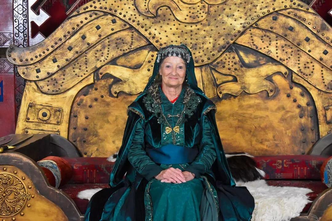 Kuruluş Osman dan etkilendi, Müslüman oldu 1