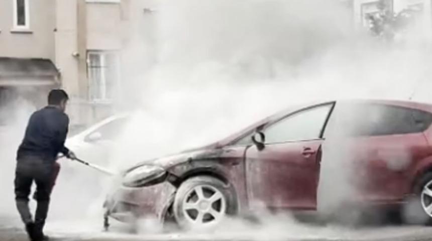 Aksaray'da otomobil alev aldı