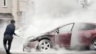 Aksaray'da otomobil alev aldı