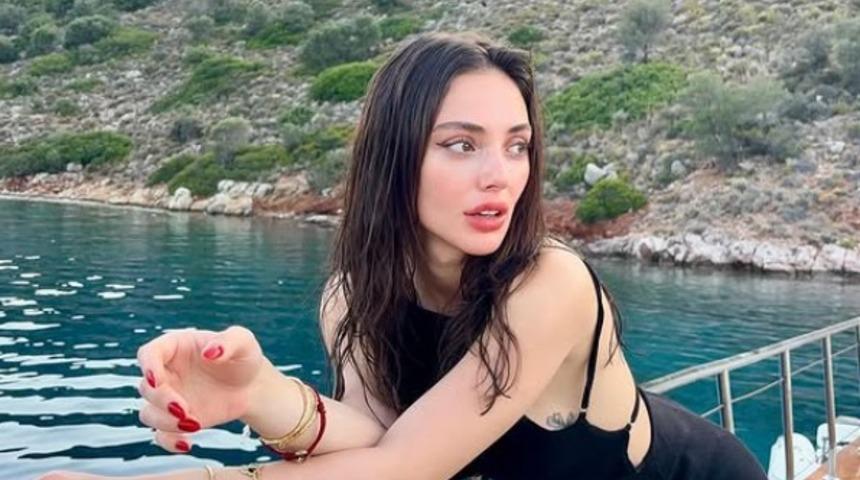 Teşkilat'ın yıldızı Rabia Soytürk son pozlarıyla sosyal medyayı salladı! Sütyen ceket kombini olay oldu