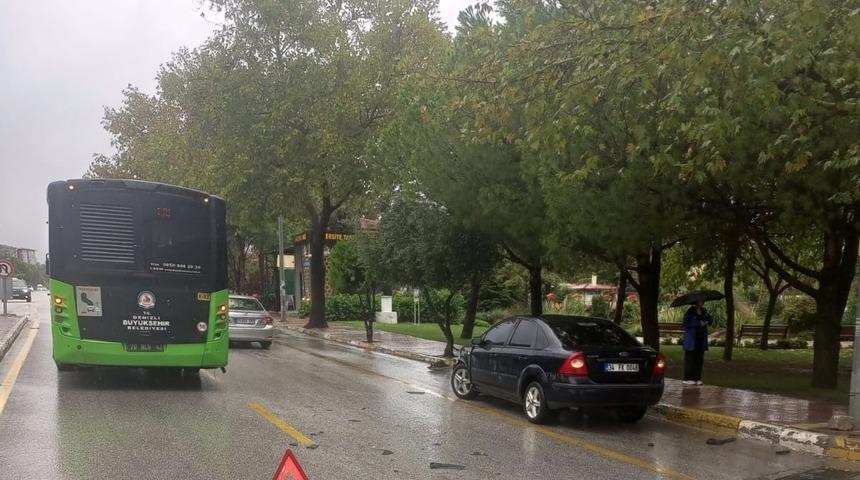 Halk otobüslerinin biri bozuldu, diğeri kaza yaptı