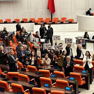 DEM Parti'den Selahattin Demirtaş tepkisi! Meclis'te protesto