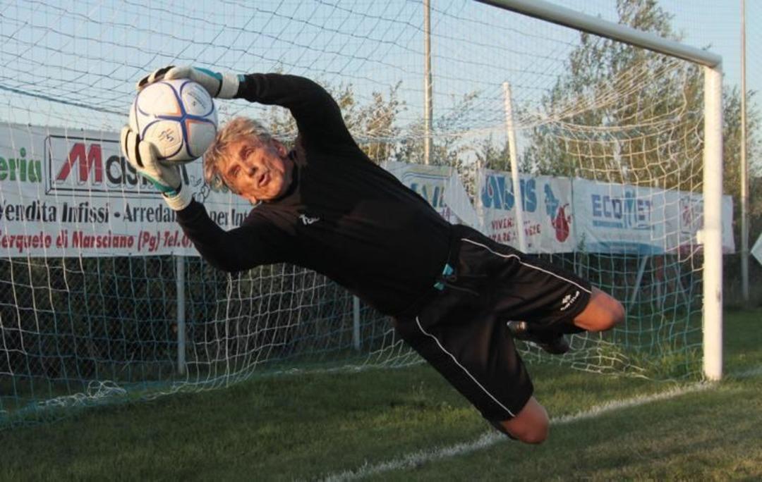 Dünya tarihinde bir ilk! İtalya da Lamberto Boranga 82 yaşında kaleci olarak sahaya çıktı... İşte sonuç... 3