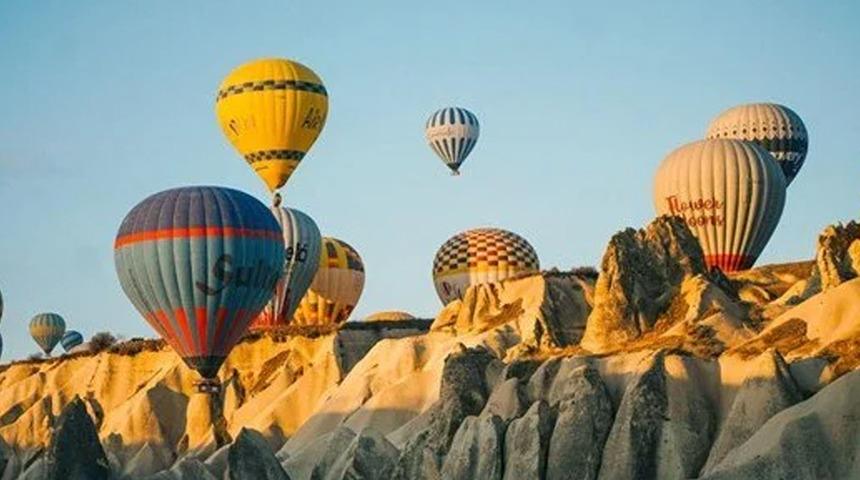 Kapadokya'da olumsuz hava şartları balon turuna engel oldu