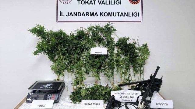 Tokat'ta jandarmadan eş zamanlı uyuşturucu operasyonu: 2 tutuklama