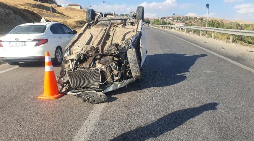 Elazığ’da otomobil takla attı
