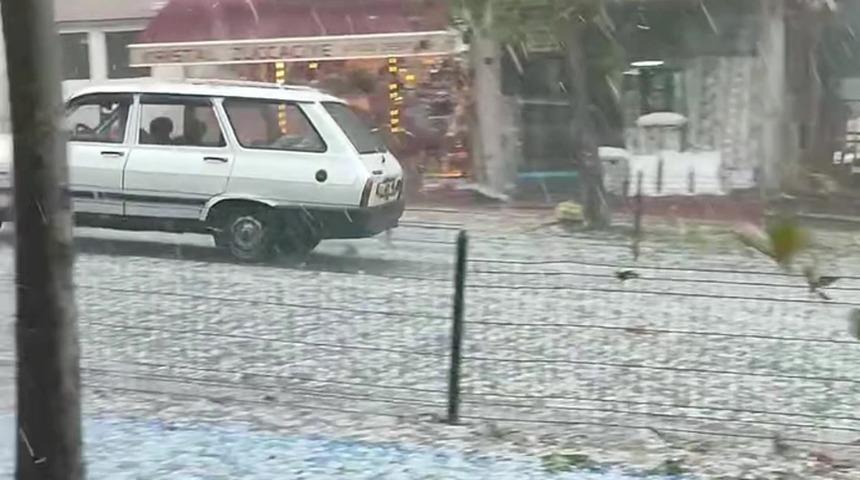 Çaycuma'da ceviz büyüklüğünde dolu yağışı hayatı olumsuz etkiledi