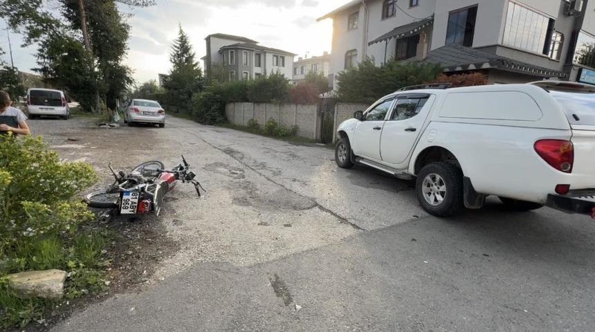 Düzce'de motosiklet kamyonete çarptı: 2 lise öğrencisi ağır yaralı