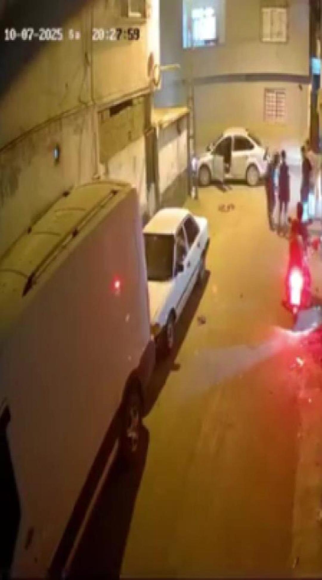 O maganda gözaltında! Polis süsü verip çakarla gezdi, havaya ateş açıp çocukların üzerini aradı 2