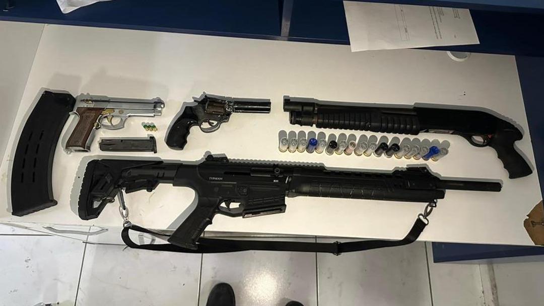 O maganda gözaltında! Polis süsü verip çakarla gezdi, havaya ateş açıp çocukların üzerini aradı 4