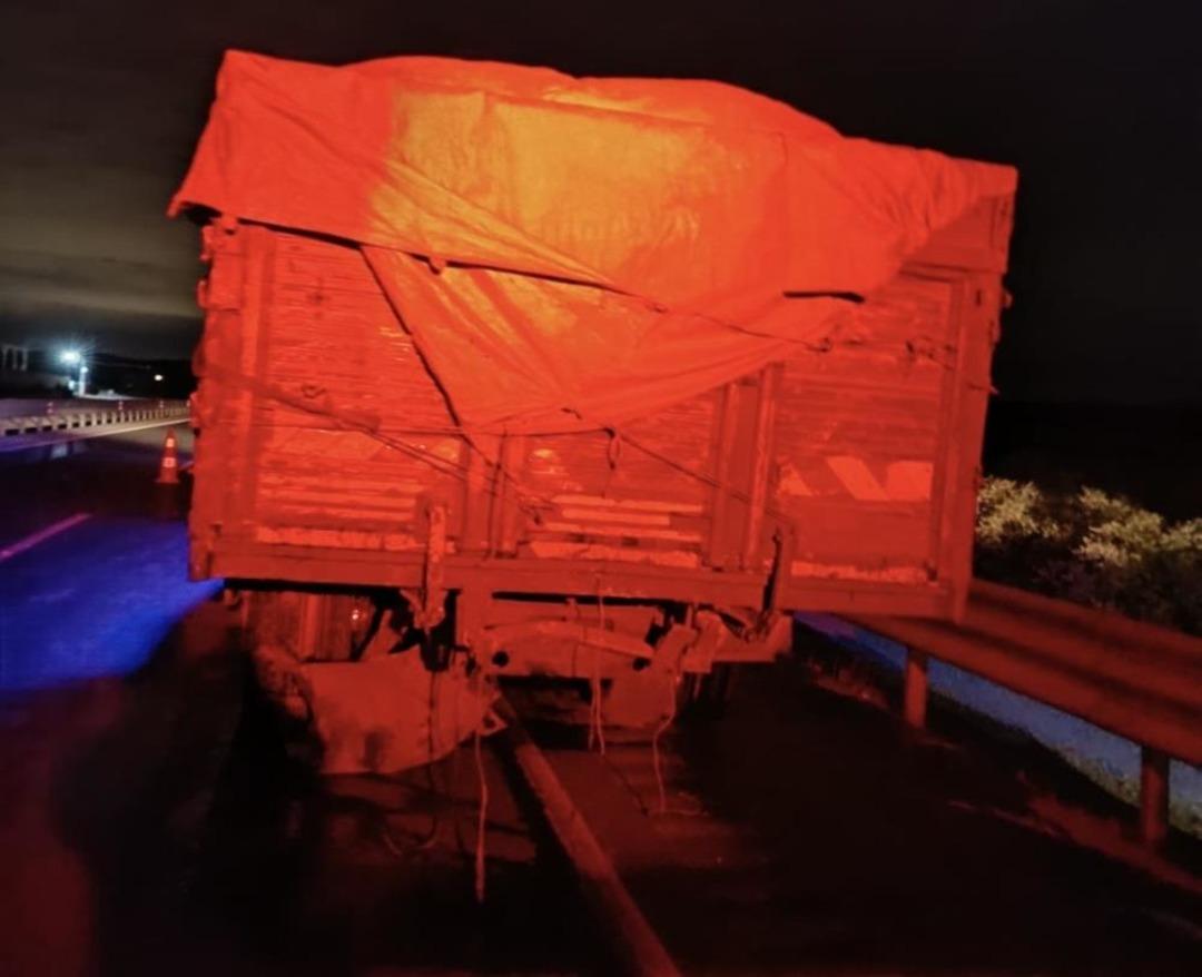 Gaziantep’te kamyonet kamyona arkadan çarptı: 1 ölü, 1 ağır yaralı 2